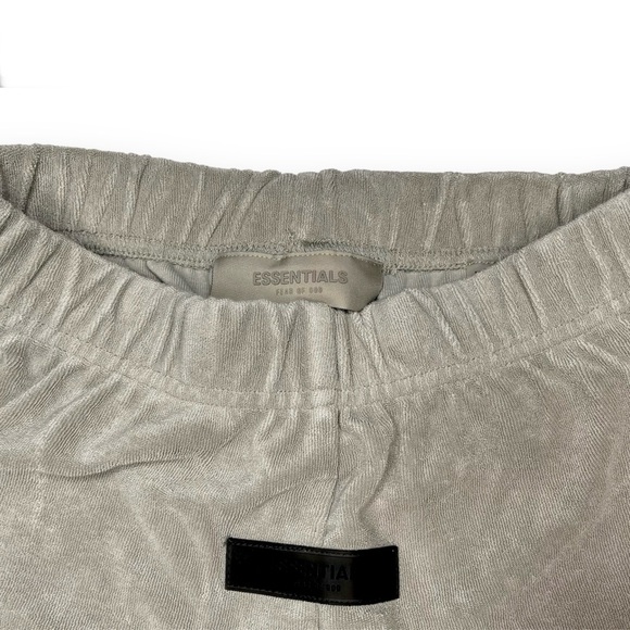 Essentials Fear Of God Women’s Shorts Seal Grey NWT - Picture 5 of 5